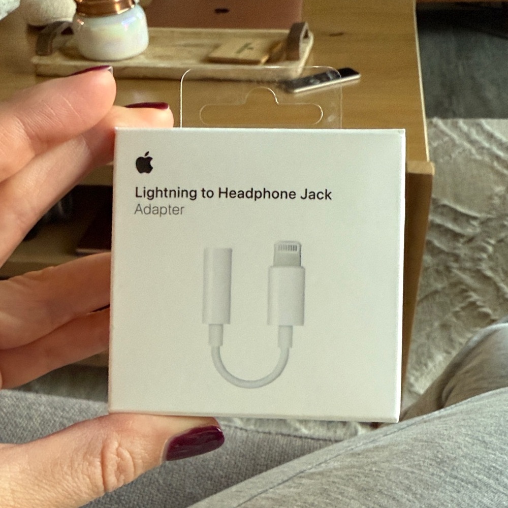Apple Lightning to Headphone Jack Adapter - Classic White